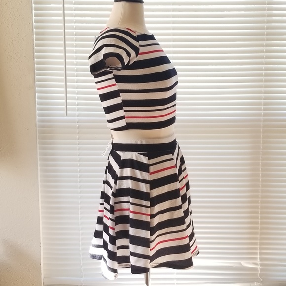 Striped Crop Top Skirt Set - Picture 3 of 8